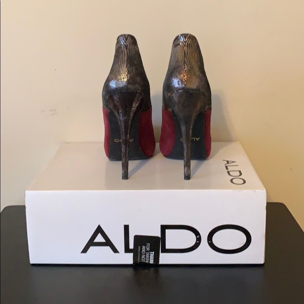 Shoes - Picture 5 of 6